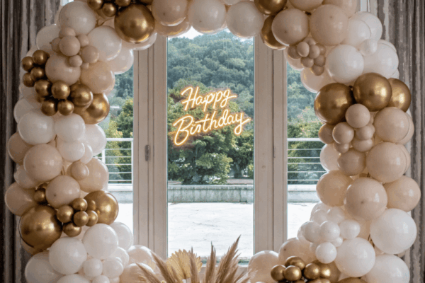 arco-organic-palloncini-beige-oro-compleanno-hotel-delivery