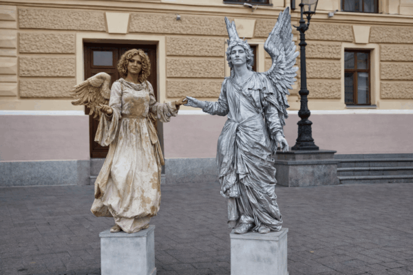 Statue viventi scenografiche per sagre e feste di piazza, animazione elegante e itinerante per eventi pubblici