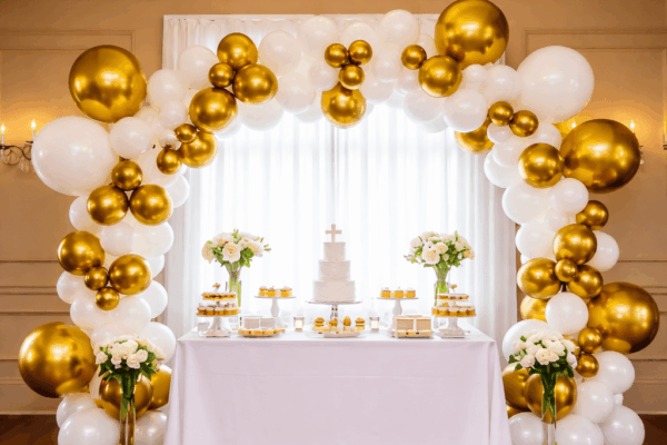 allestimento-prima-comunione-palloncini-bianco-oro
