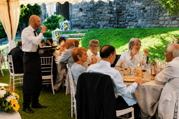 Finto-Cameriere-matrimoni -Attore